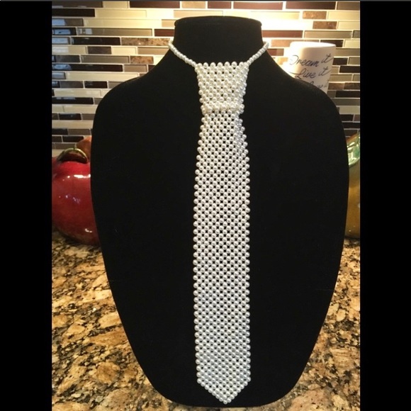 n/a Jewelry - Funky Pearl Neck tie Necklace so cool 😎